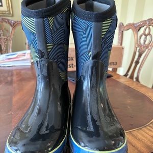 Bogs winter boots big boys size 5